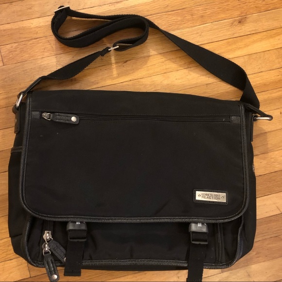 Kenneth Cole Reaction Men’s Leather 15.6” Black Laptop Flapover Messenger Bag - Picture 1 of 8